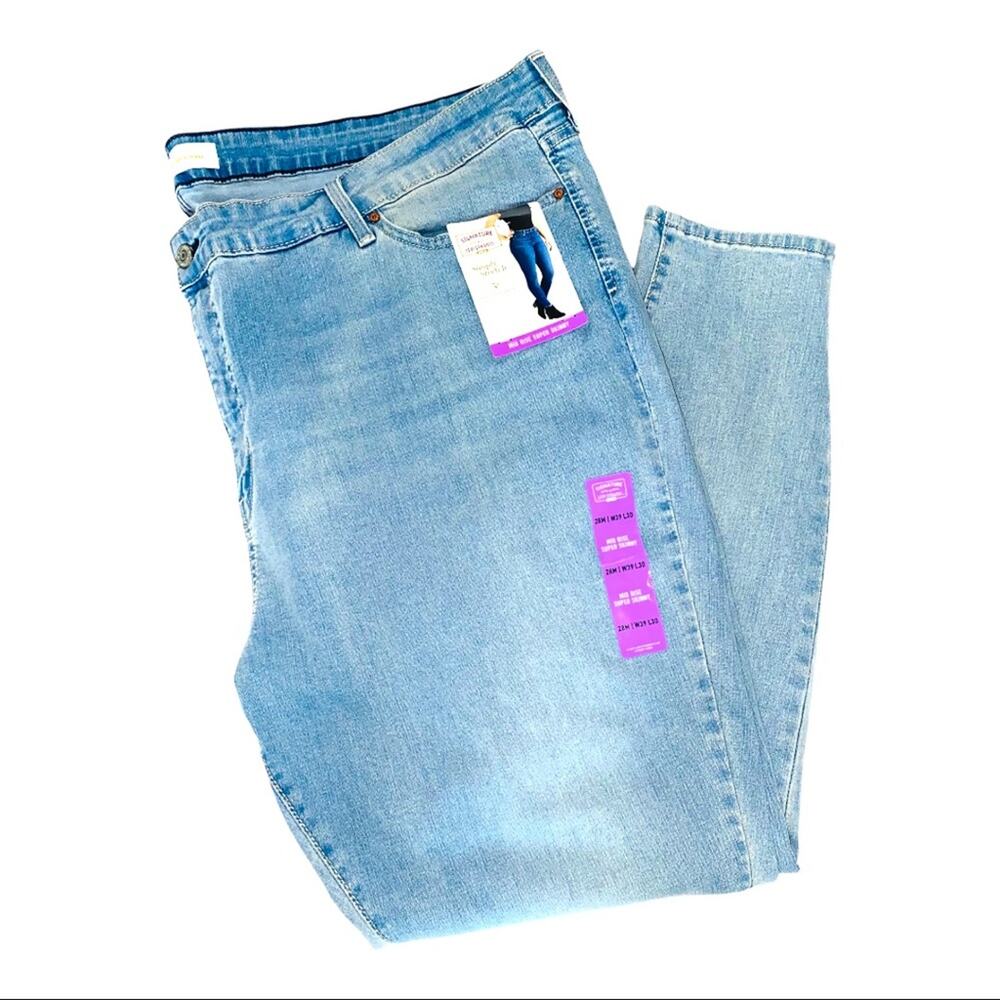 Signature Levi’s mid rise super skinny jeans plus size light wash sz 28